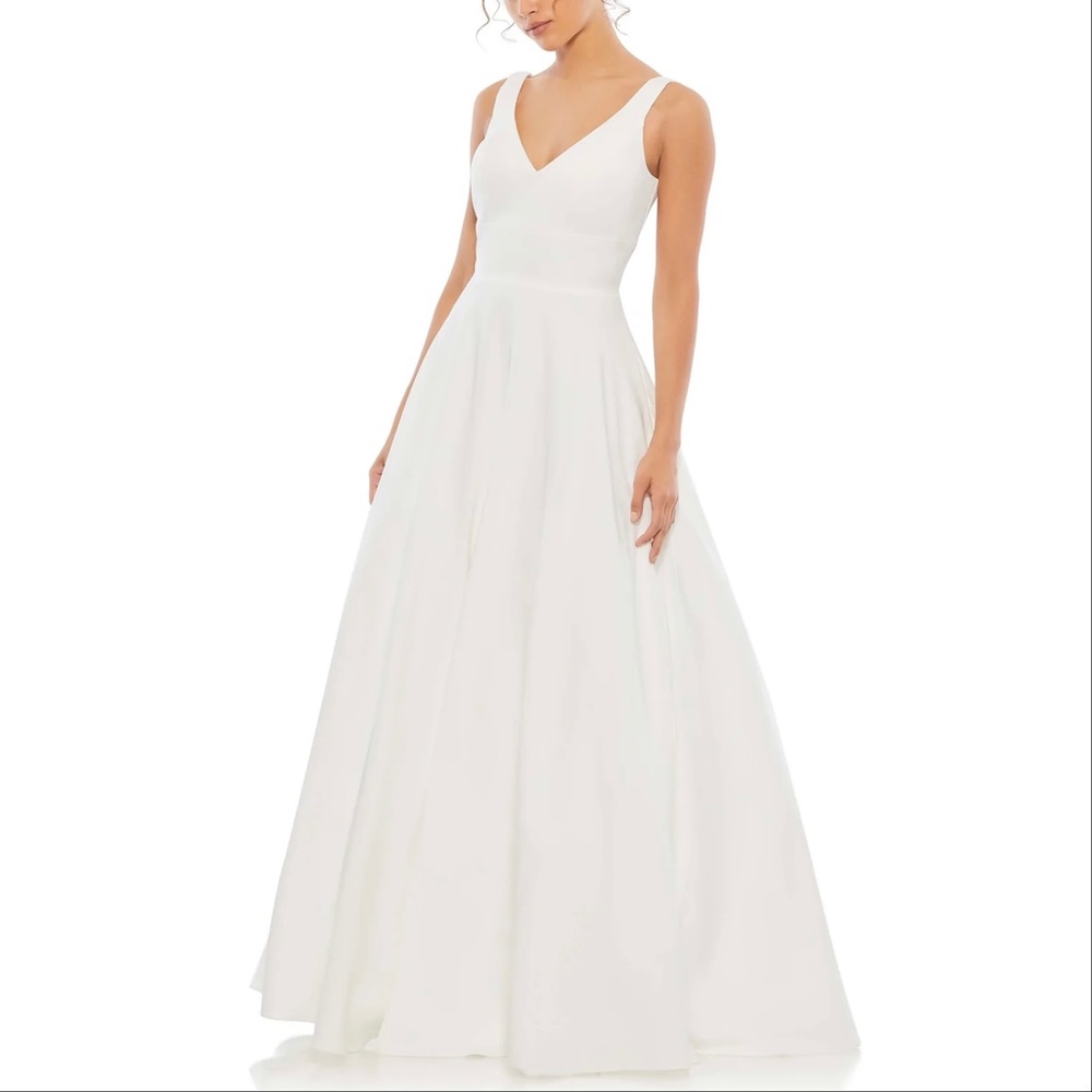 NEW Mac Duggal Ieena 48924 Classic V-Neck Sleeveless Empire Waist Ballgown Size